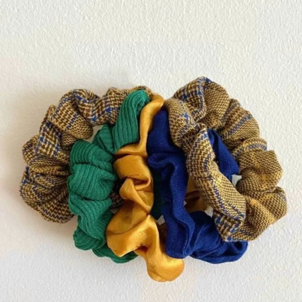 Urban Outfitters Set of 5 scrunchies NEW SEALED